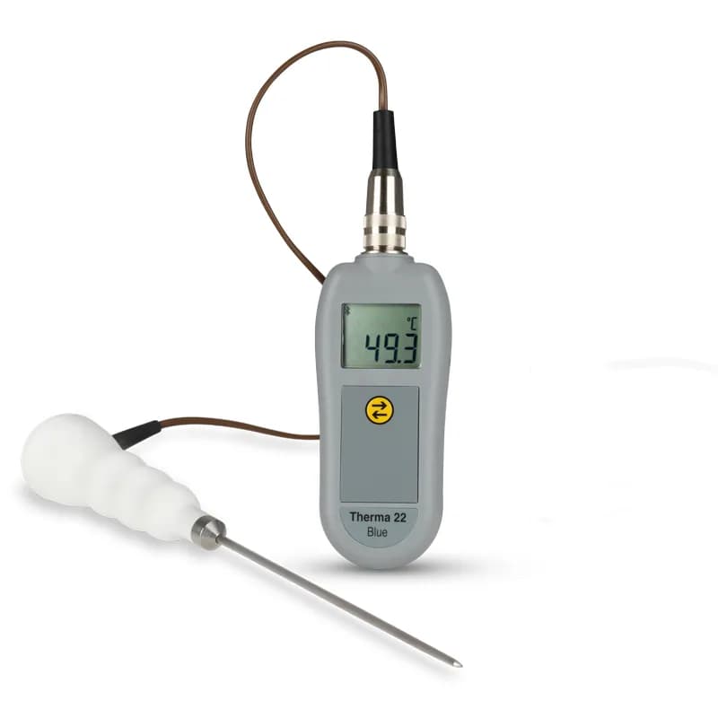 Termometr na sondy termistorowe i termoparowe ETI Therma 22 Blue z Bluetooth - dokładność ±0,2 °C – w użyciu