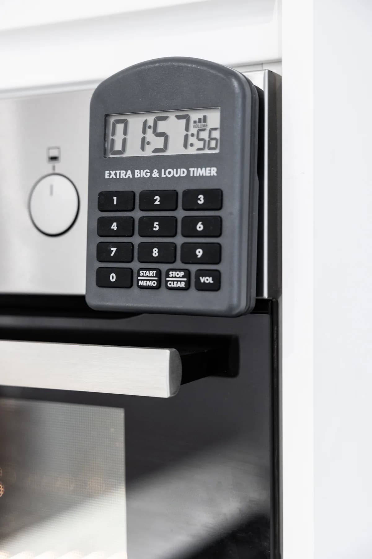 Timer kuchenny ETI 806-160 Extra Big & Loud - alarm do 110 dB – w użyciu